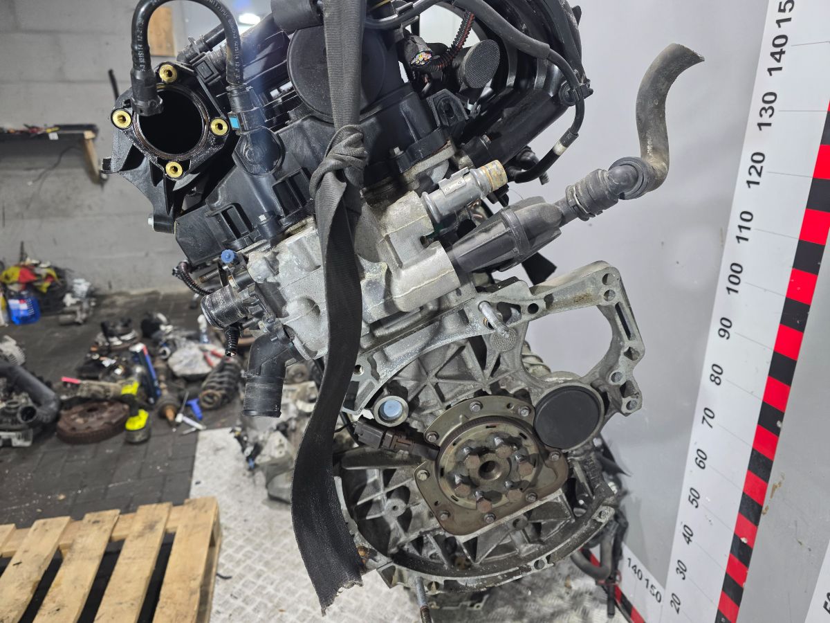 Двигатель HM01 Peugeot 208 1.2 Бензин