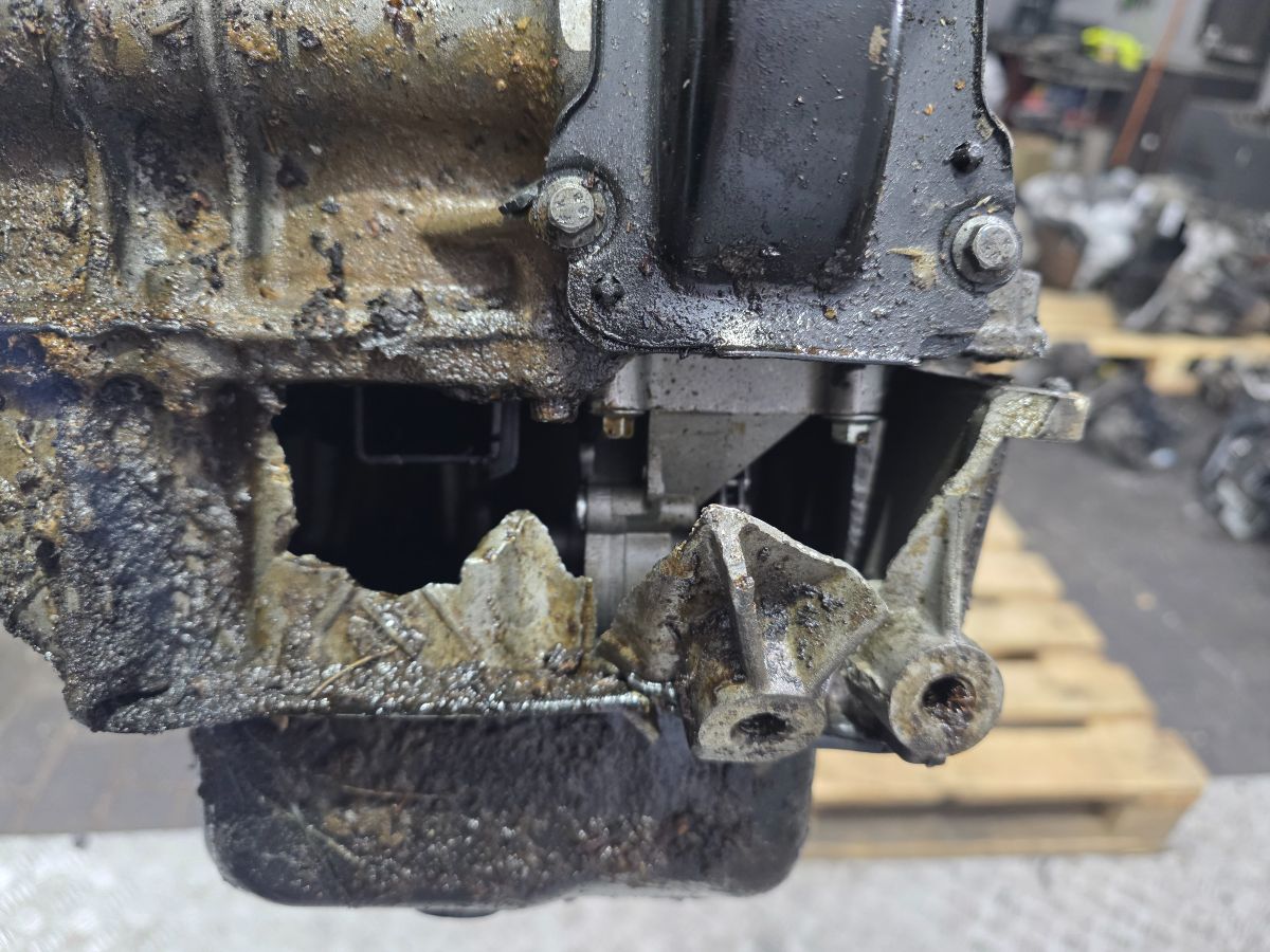 Двигатель HM01 Peugeot 208 1.2 Бензин