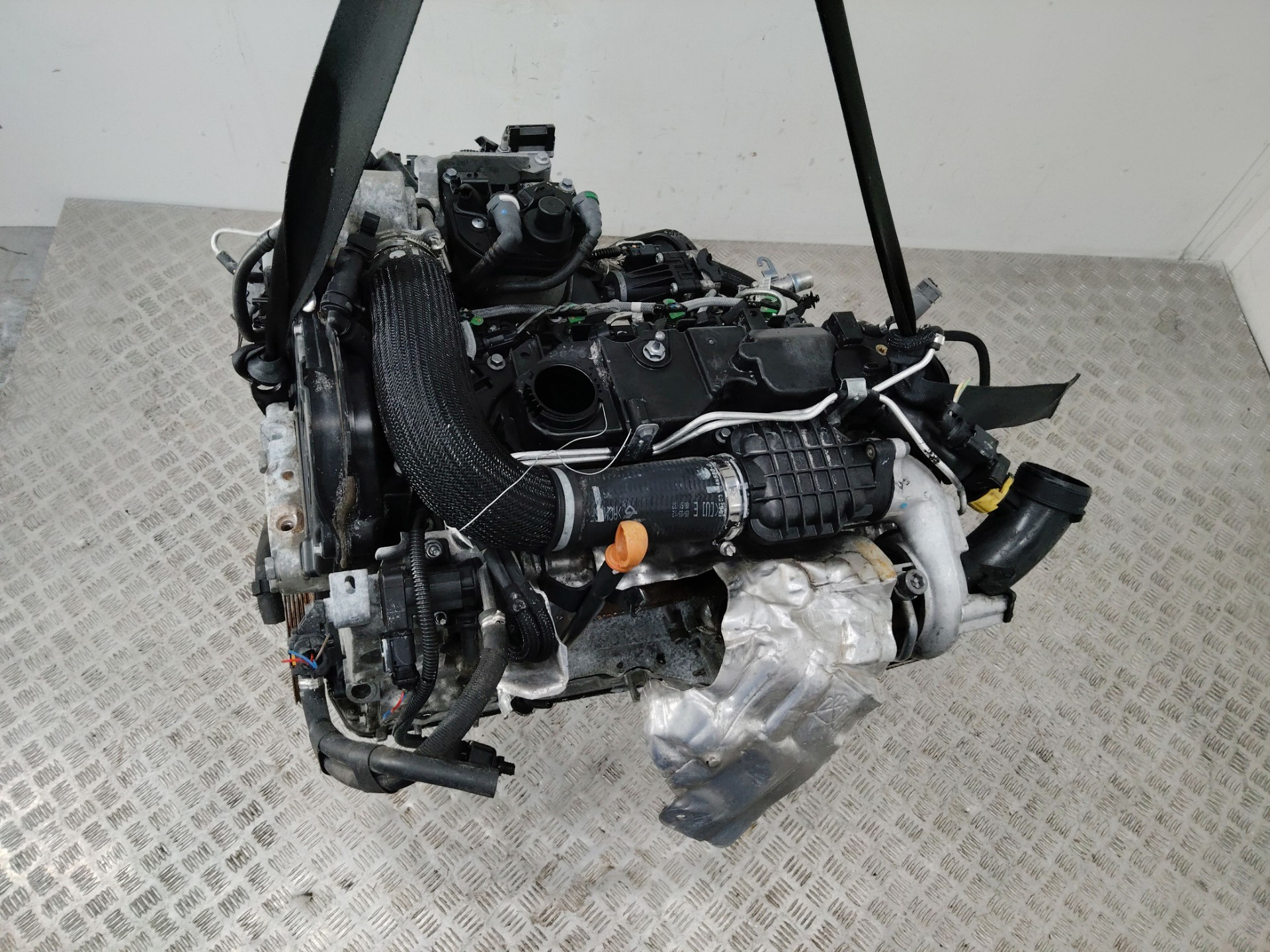 Двигатель 8HR Peugeot 208 1.4 Дизель